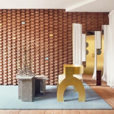 首发 - forte_forte在伦敦的最新精品店中结合了砖、黄玛瑙+黄铜元素2595.jpg